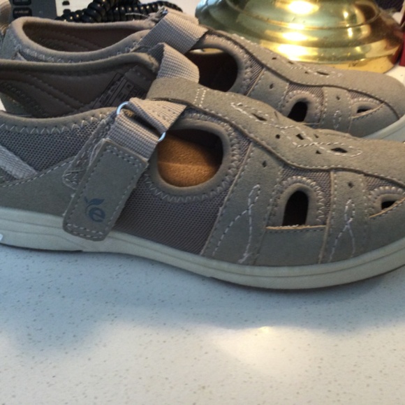 NWOT Lovely Earth Origins Sandals - Picture 10 of 11